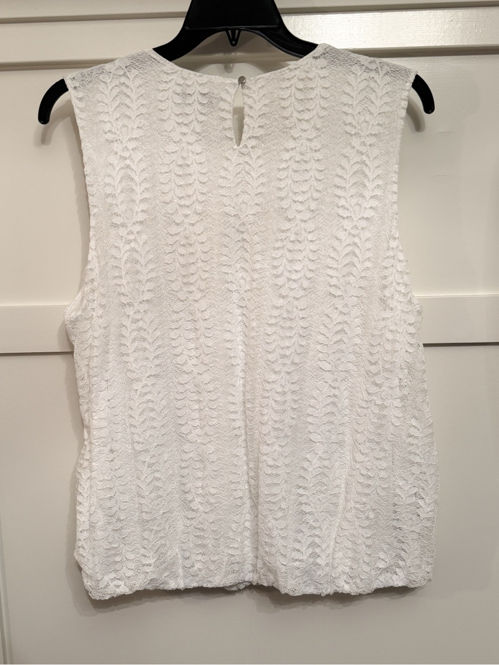Liz Claiborne White Lace Sleeveless Camisole - Picture 2 of 6